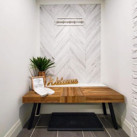Renovated Guest Suite Near The Lake & High Park In Toronto! ภายนอก รูปภาพ