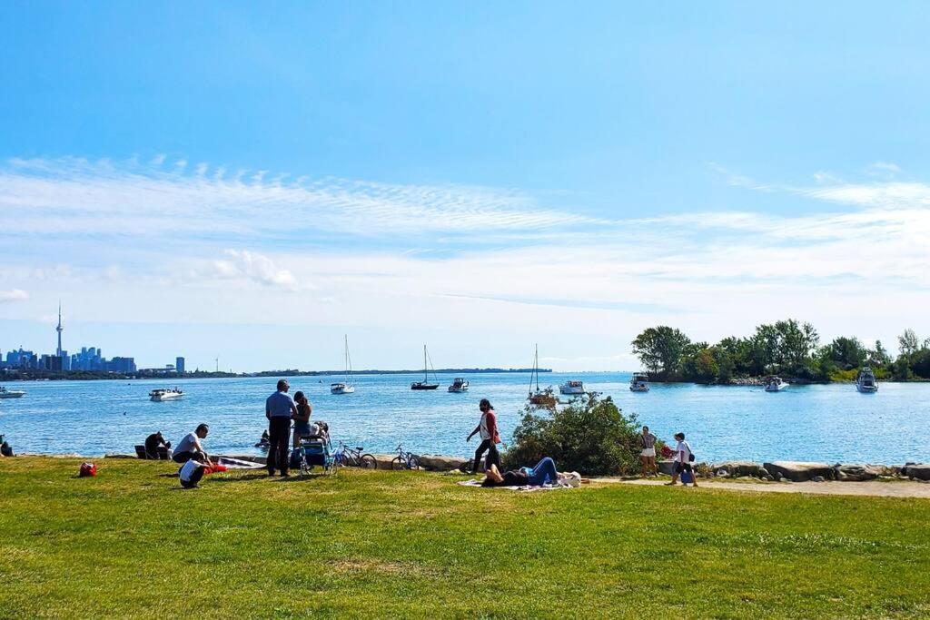 Renovated Guest Suite Near The Lake & High Park In Toronto! ภายนอก รูปภาพ