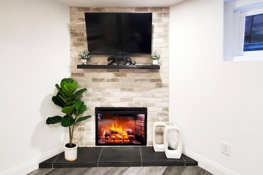 Renovated Guest Suite Near The Lake & High Park In Toronto! ภายนอก รูปภาพ